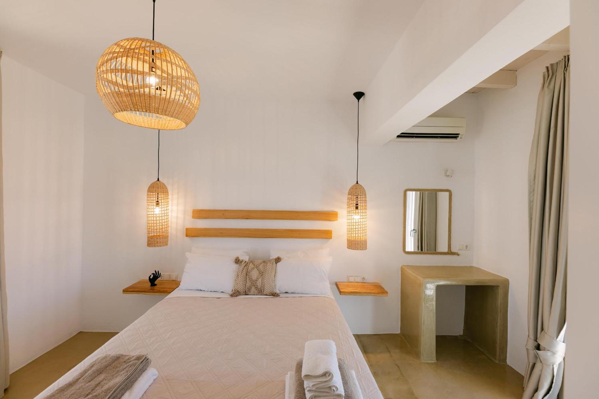 Villa Blue Zircon